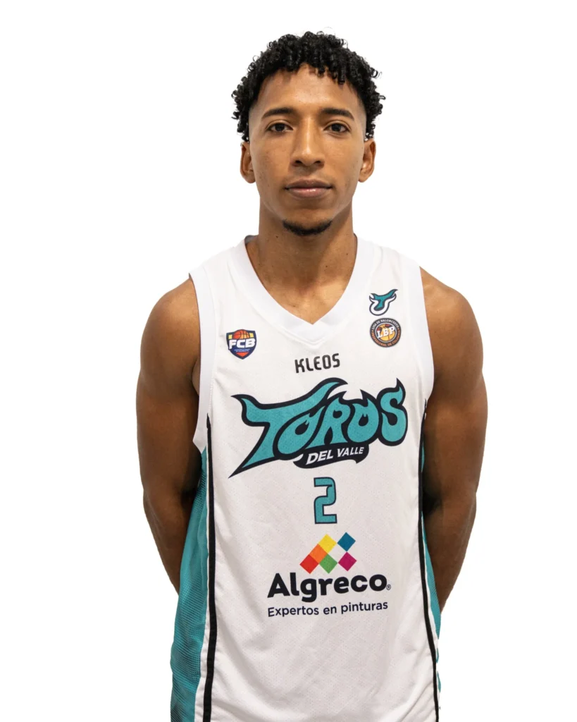Marlon Salazar con uniforme blanco de Toros del Valle, imagen oficial