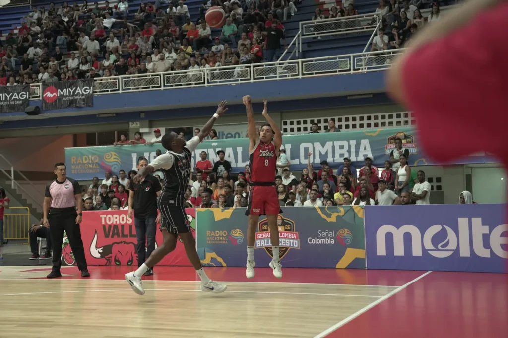 Toros del Valle ataca contra Piratas de Bogotá en semifinal de Liga Señal Colombia 2026