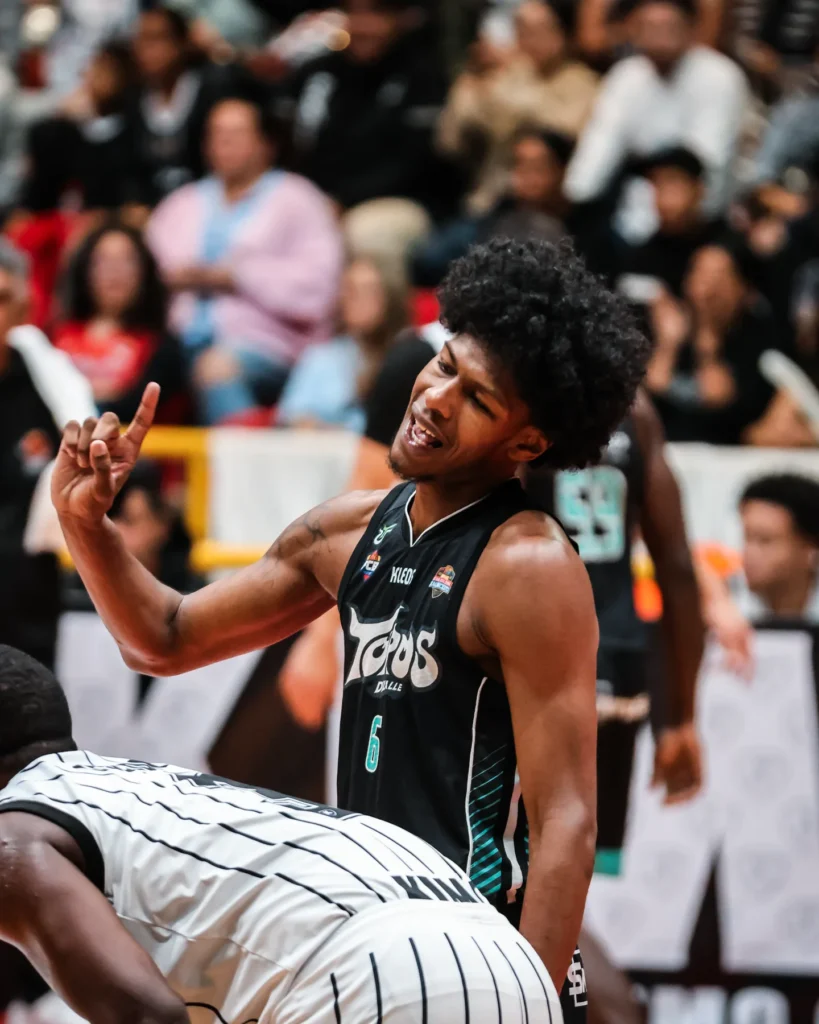 Jugador de Toros del Valle dribla con el balón en semifinal LSCB 2026 frente a Piratas de Bogotá