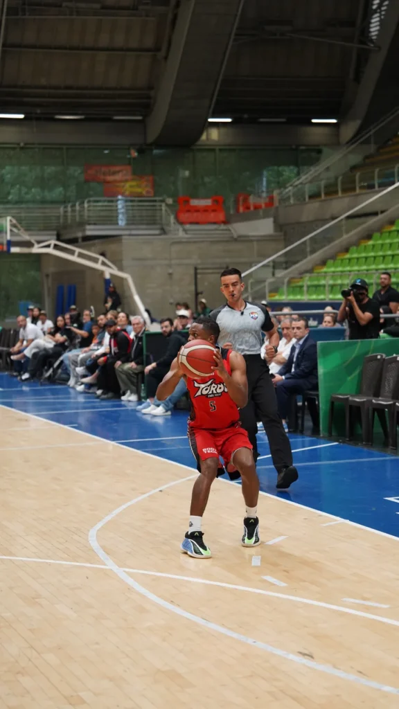 Toros del Valle ataca por la línea de fondo ante Paisas en el Juego 4 de la Gran Final 2026-1
