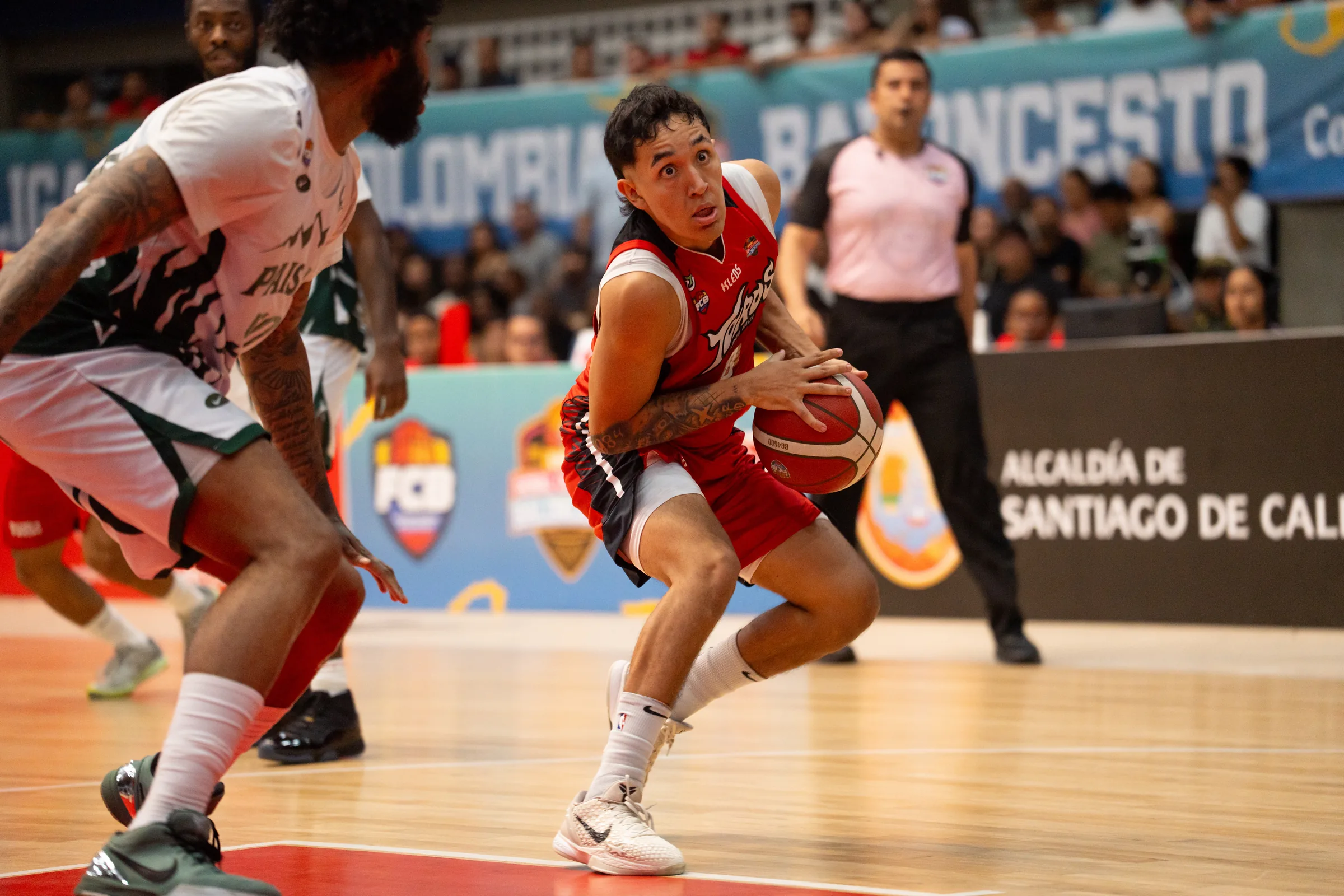 Toros del Valle penetra en tráfico ante Paisas en el Juego 1 de la gran final