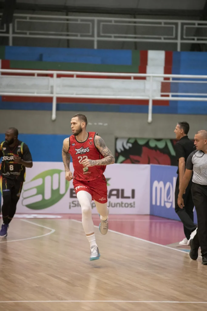 Benito Santiago JR avanza en transición ofensiva de Toros del Valle ante Caribbean Storm