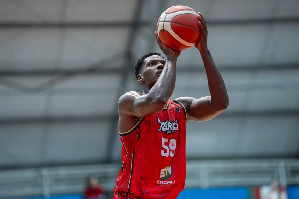 Hayner Montaño arma el lanzamiento de Toros del Valle ante Caribbean Storm