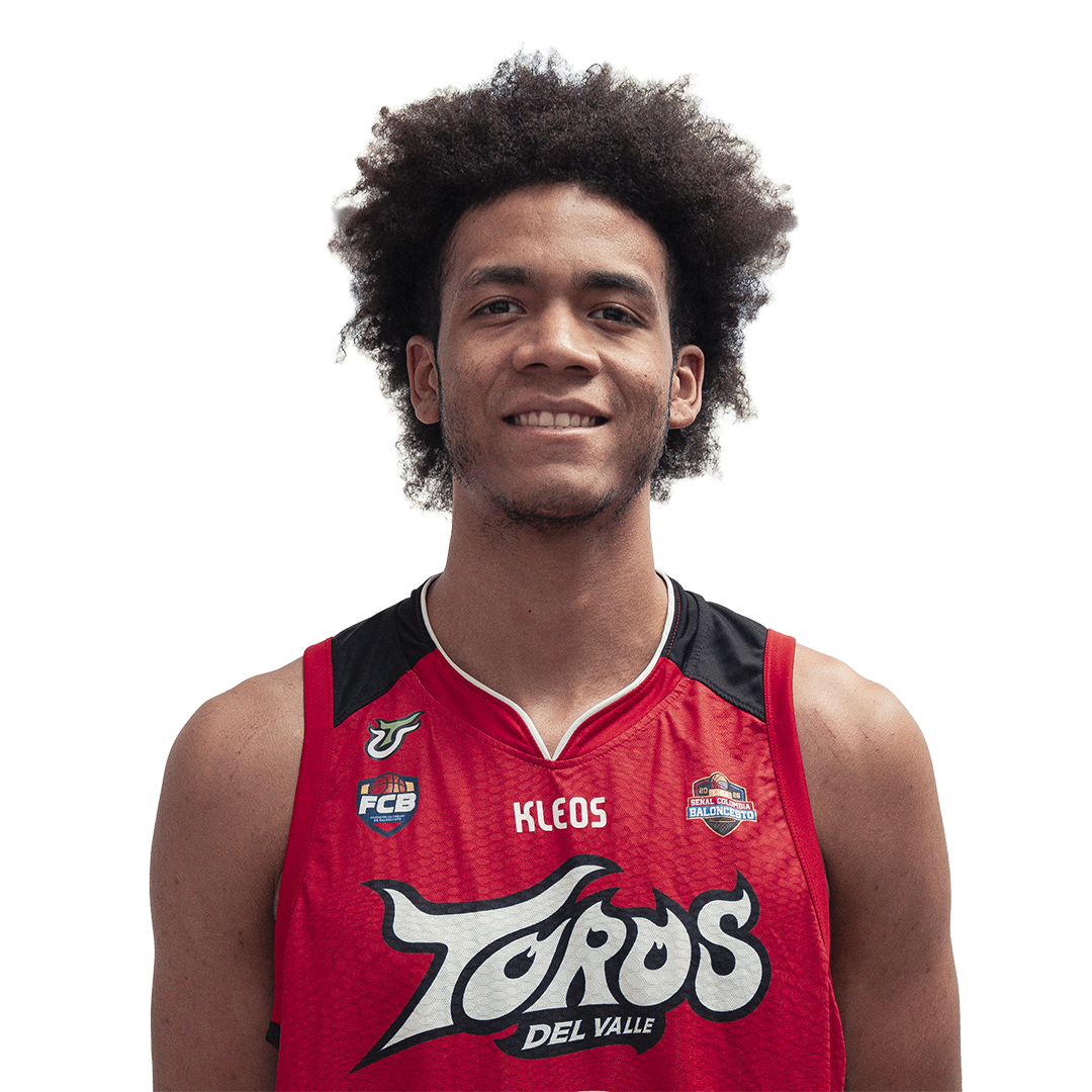 Juan Madrigal, centro #28 de Toros del Valle, con uniforme rojo KLEOS temporada 2026-I